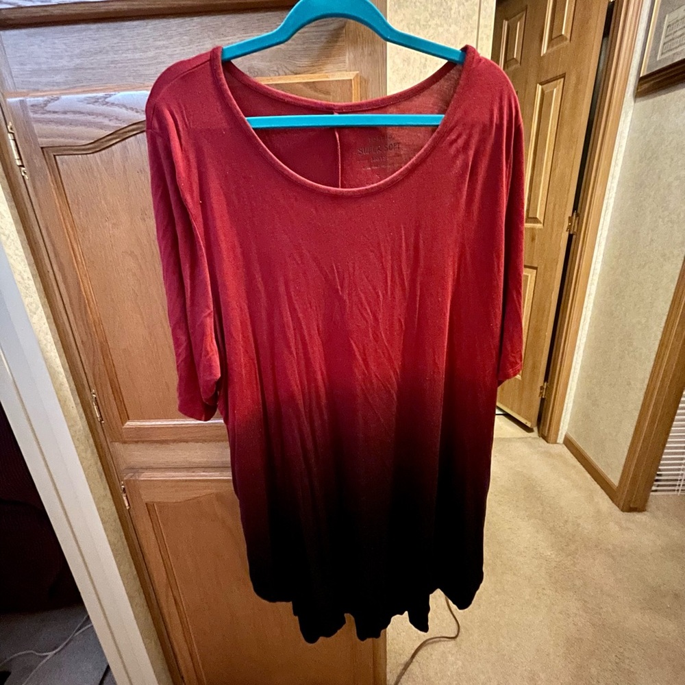 Torrid top - ombré red to black - size 4 (26W)